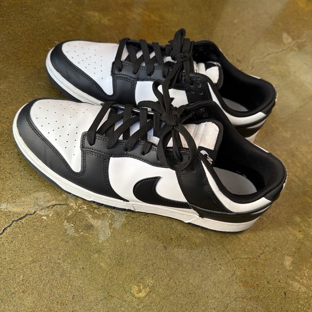 Nike Men's Black and White Low-Top Panda Dunks